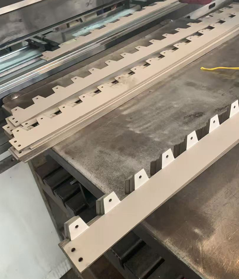 岳阳不锈钢草石隔离带